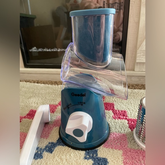 Rotary Cheese Grater - Picture 4 of 4